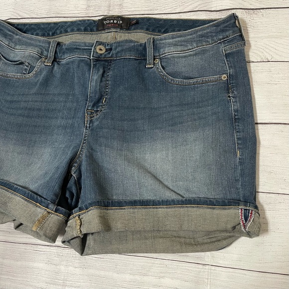 Torrid cuffed shorts - Picture 11 of 12